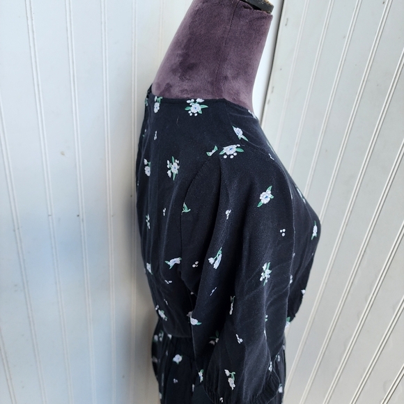 Old Navy Jumpsuit Woman’s Black White Floral Short Sleeve Viscose Sz S - Picture 7 of 16